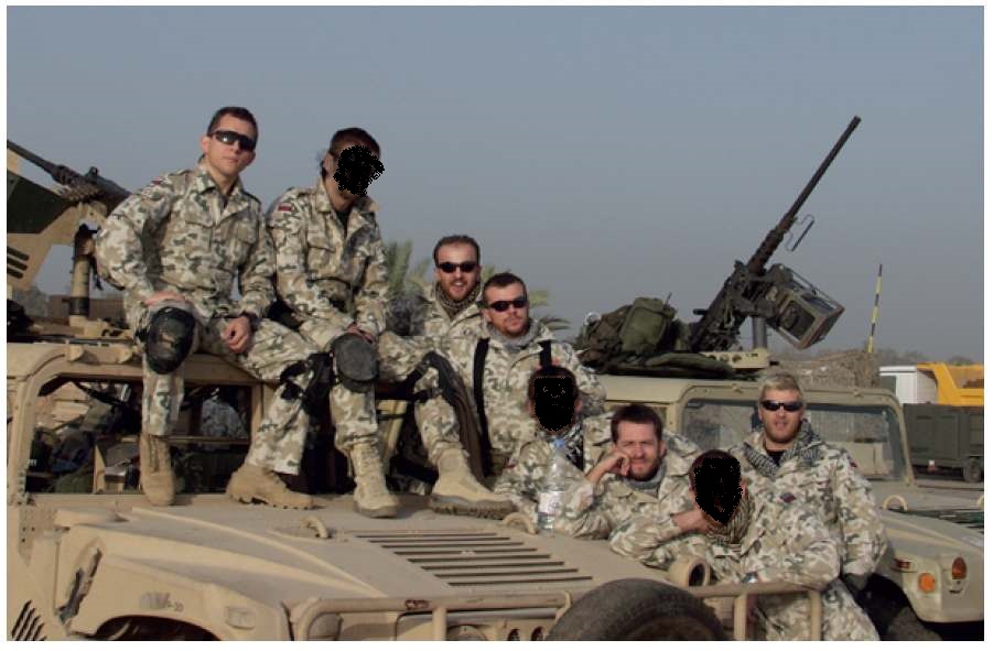 Żołnierze Jednostki Wojskowej GROM w Iraku - na zdjęciu m.in. "Kaśka" i "Żuku"