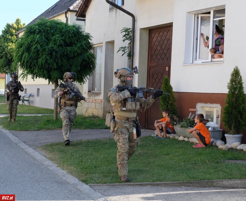 Schadendorf 2017. GROM ćwiczył odbicie zakładników z Jagdkommando, Amerykanami i Niemcami w austriackiej wiosce