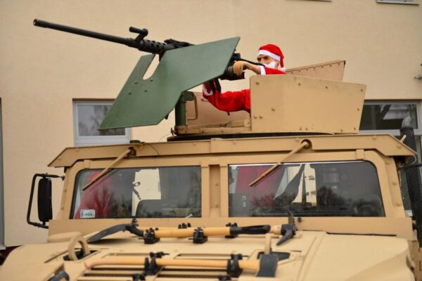 Minister Tomasz Siemoniak wziął udział w spotkaniu świątecznym w JW GROM.