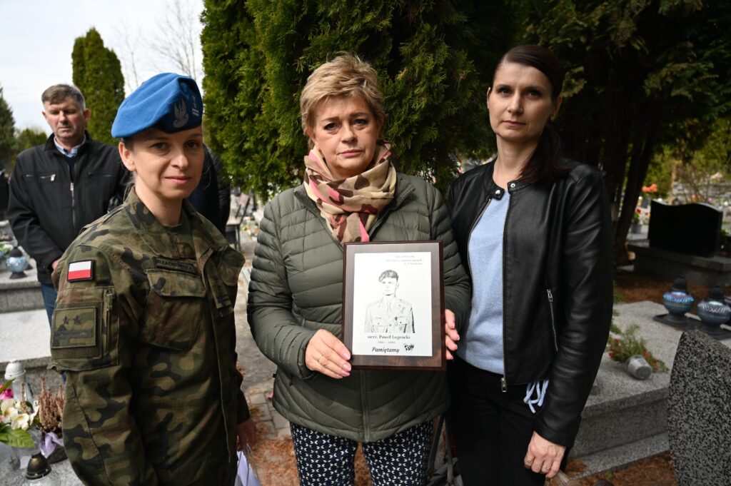 15 kwietnie o godzinie 11:00 na cmentarzu przy lubelskim Majdanku z honorami oznaczono grób sierżanta Pawła Legenckiego insygniami Orderu Krzyża Wojskowego.