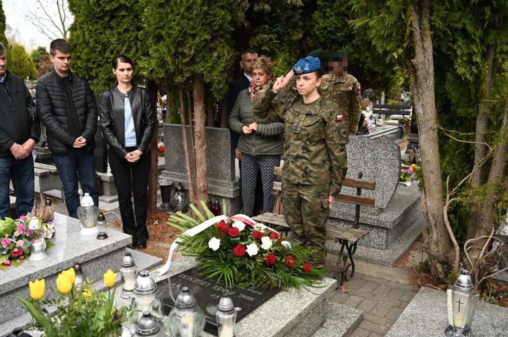 15 kwietnie o godzinie 11:00 na cmentarzu przy lubelskim Majdanku z honorami oznaczono grób sierżanta Pawła Legenckiego insygniami Orderu Krzyża Wojskowego.