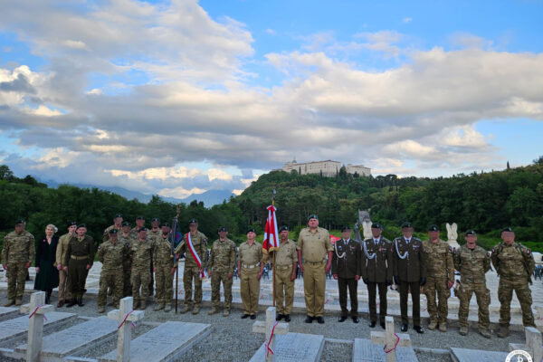Delegacja Jednostki Wojskowej Komandosów na uroczystościach pod Monte Cassino