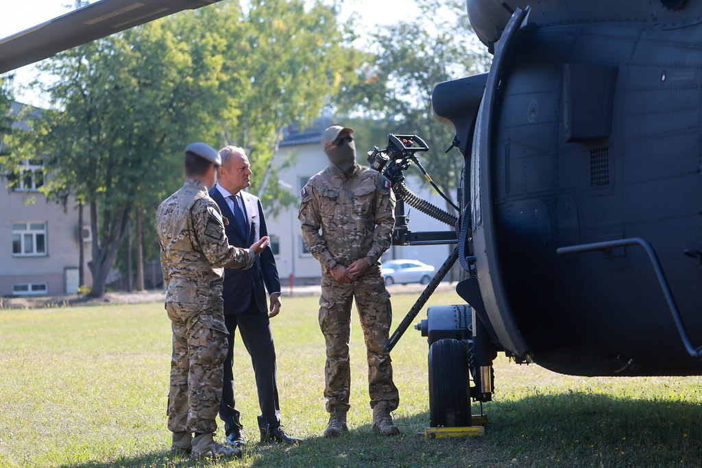 Z okazji Święta Wojska Polskiego, Premier Donald Tusk odwiedził Jednostkę Wojskową GROM