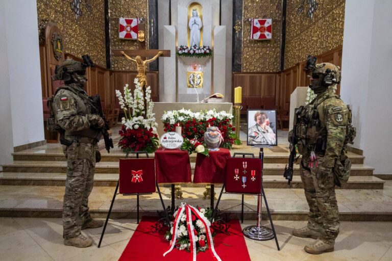 W katedrze polowej Wojska Polskiego, w asyście żołnierzy JWK, odbył się pogrzeb śp. ppłk dr Haliny Jędrzejewskiej p.s. „Sławka”.