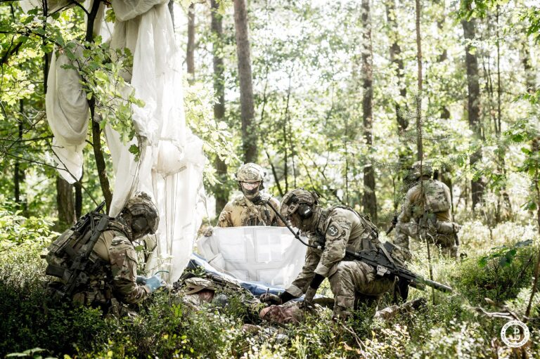 Medycy Jednostki Wojskowej Komandosów w działaniu. Fot. D.Dmitriew