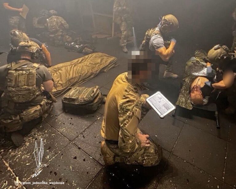 Szkolenie Paramedyków Sekcji Bojowej w Jednostce Wojskowej GROM. Fot. JW GROM