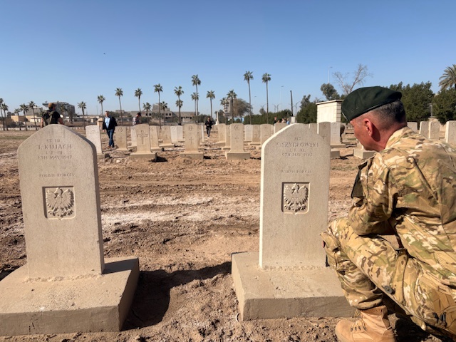 Żołnierze XIX zmiany PKW Irak uczcili pamięć poległych polskich żołnierzy w Bagdadzie